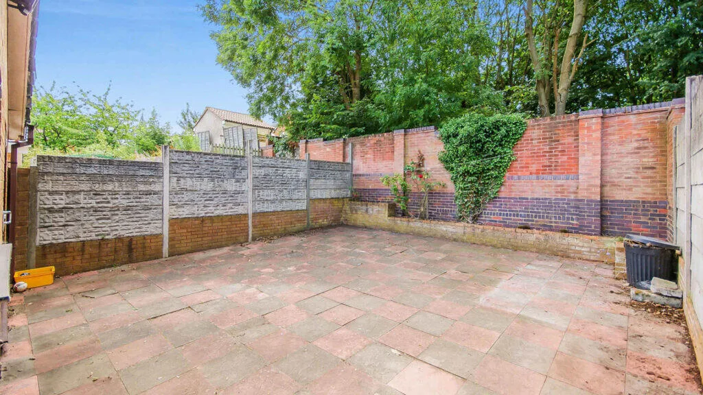 5 bedroom detached house for rent