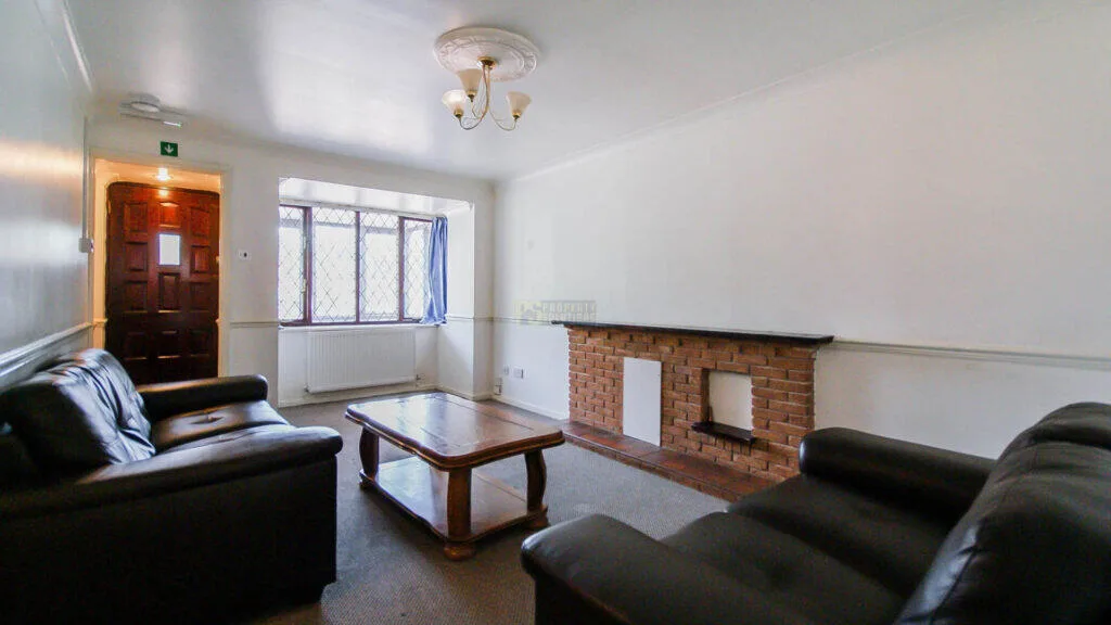 5 bedroom detached house for rent