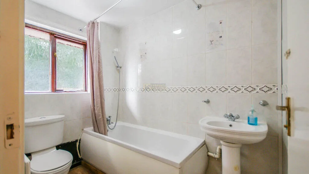 5 bedroom detached house for rent