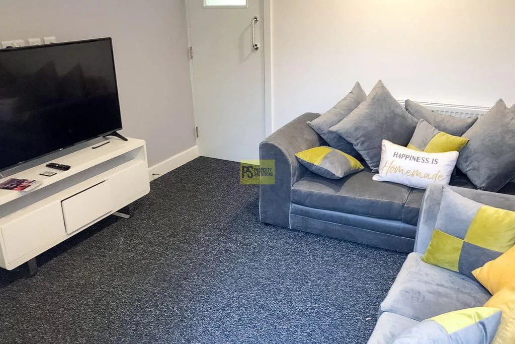 5 bedroom terraced house for rent