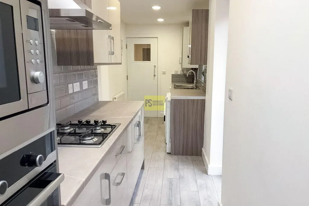 5 bedroom terraced house for rent