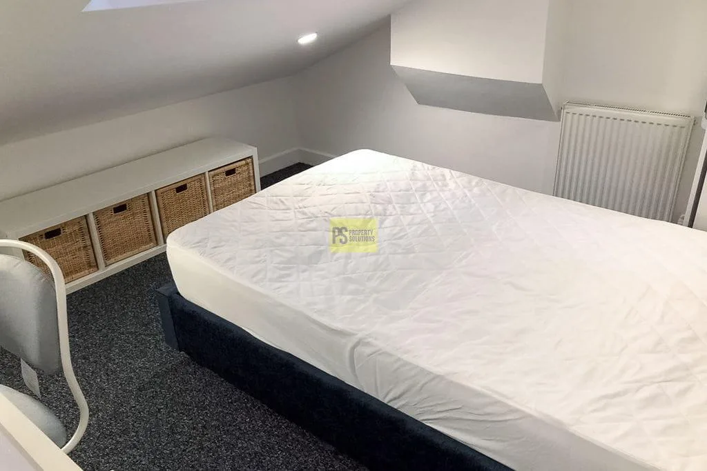 5 bedroom terraced house for rent