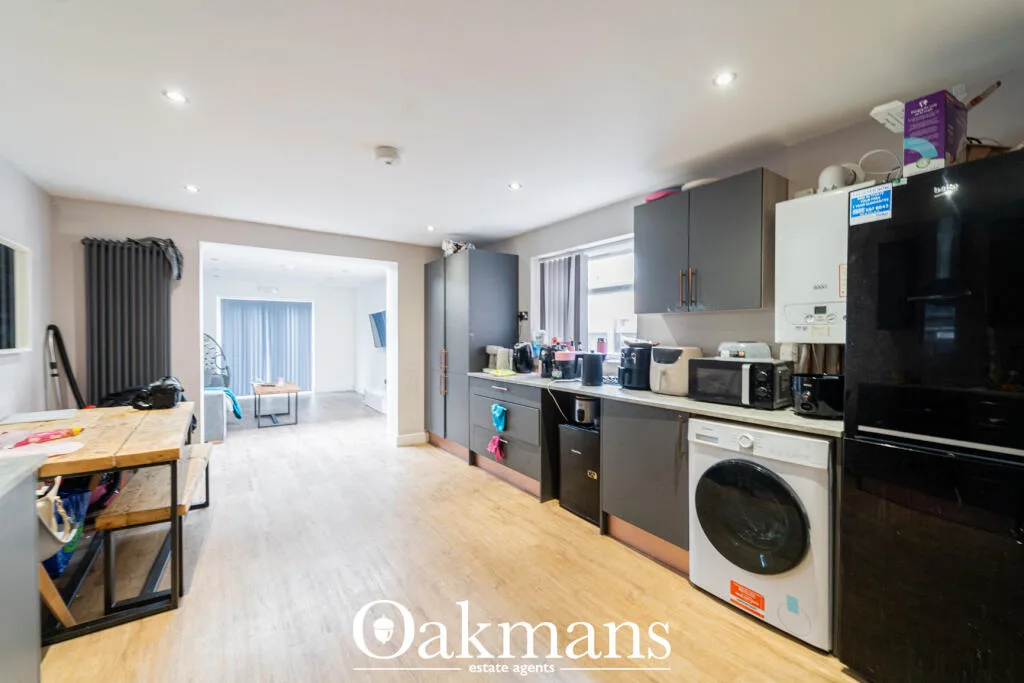 5 bedroom detached house for rent