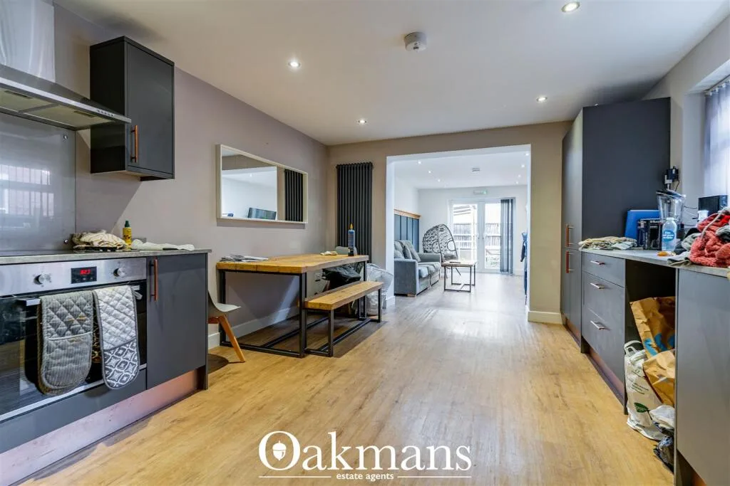 5 bedroom detached house for rent