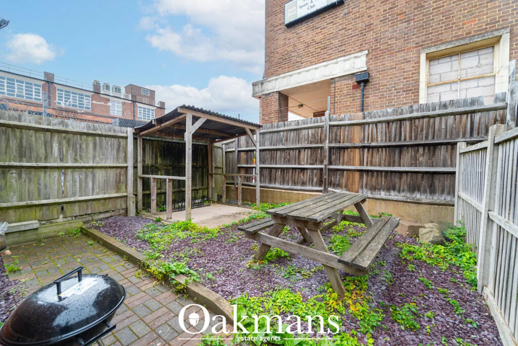 5 bedroom detached house for rent