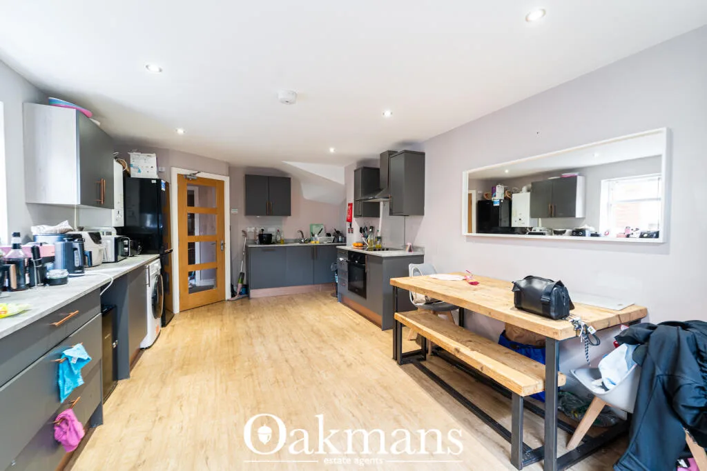 5 bedroom detached house for rent