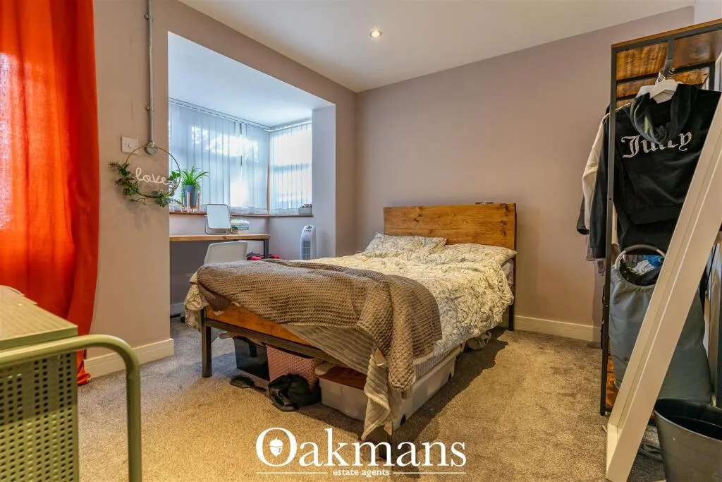 5 bedroom detached house for rent
