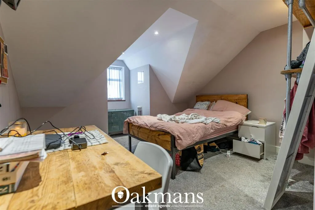 5 bedroom detached house for rent