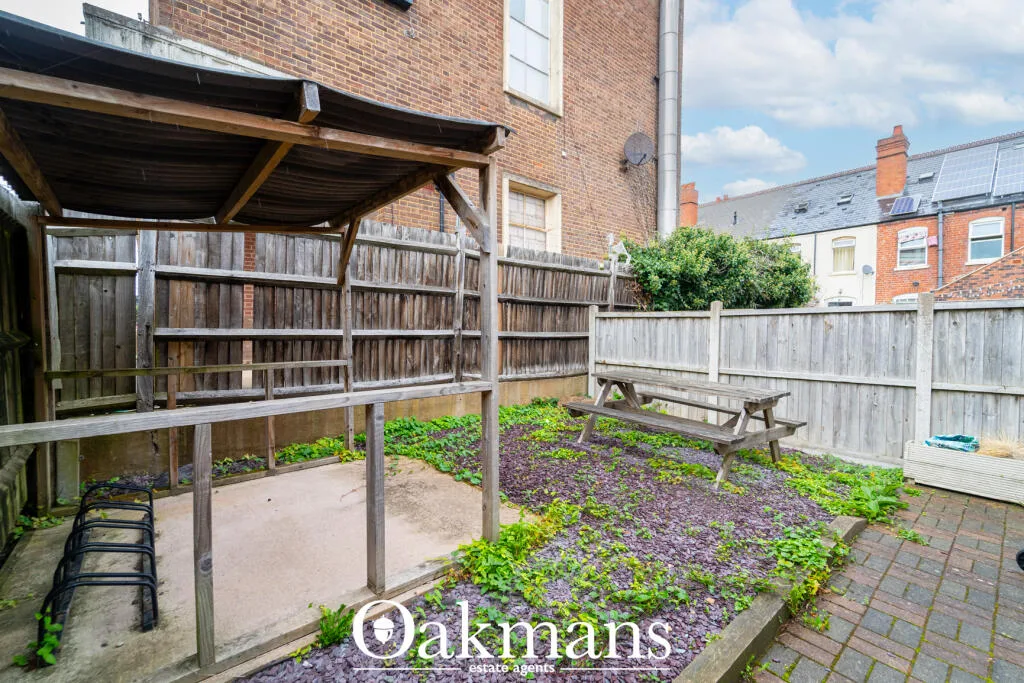 5 bedroom detached house for rent