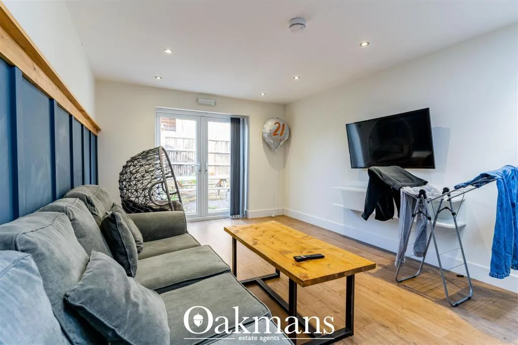 5 bedroom detached house for rent
