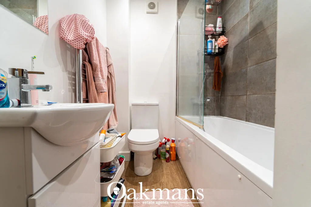 5 bedroom detached house for rent