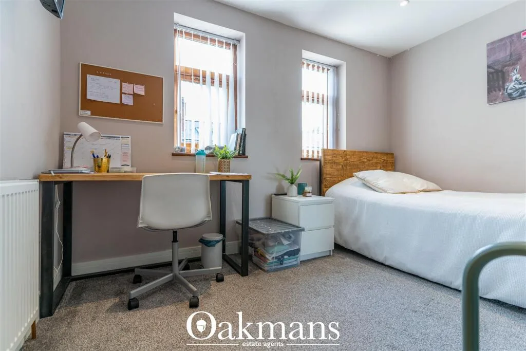 5 bedroom detached house for rent