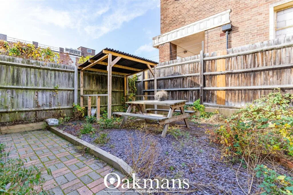 5 bedroom detached house for rent