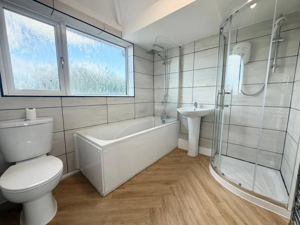 3 bedroom semi-detached house for rent