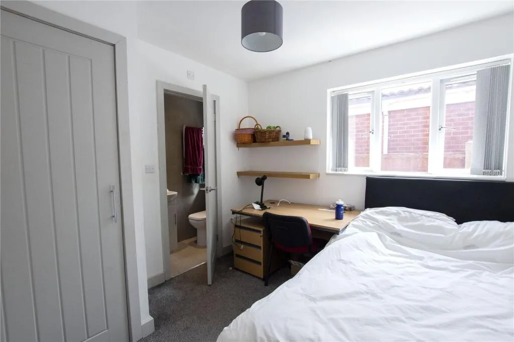 8 bedroom house for rent