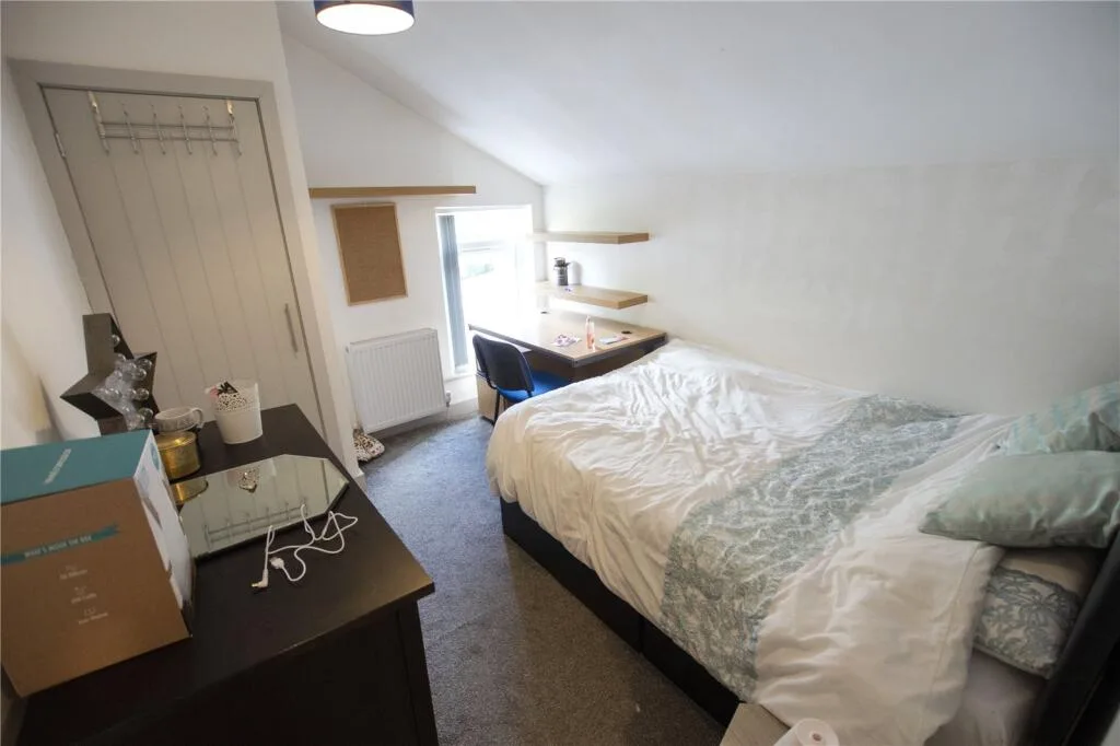 8 bedroom house for rent
