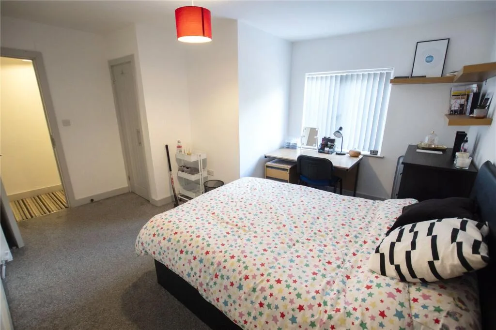 8 bedroom house for rent
