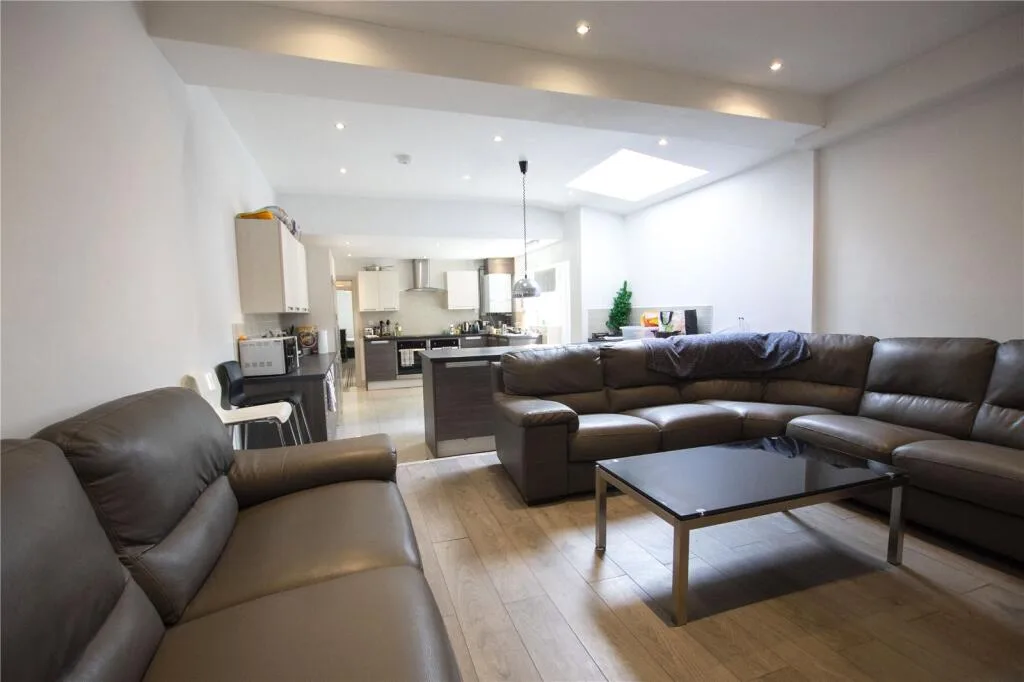 8 bedroom house for rent