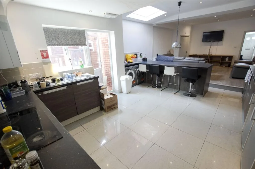 8 bedroom house for rent
