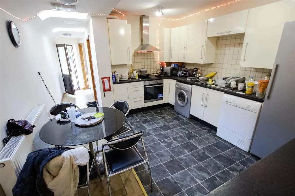 5 bedroom apartment for rent