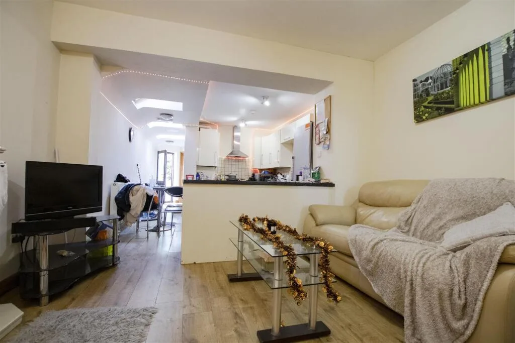 5 bedroom apartment for rent