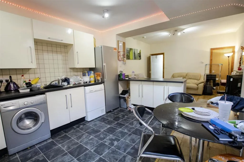 5 bedroom apartment for rent