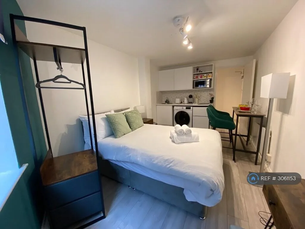 Studio flat for rent