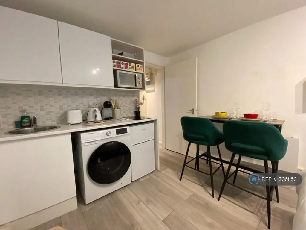 Studio flat for rent
