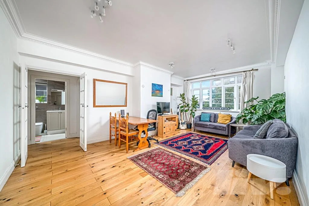 4 bedroom flat for rent