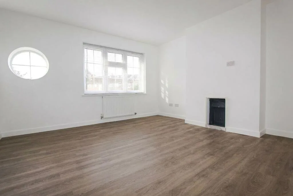 2 bedroom maisonette for rent