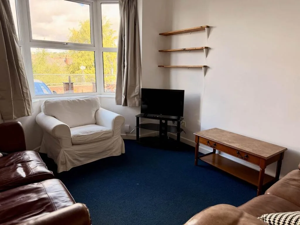 6 bedroom house for rent