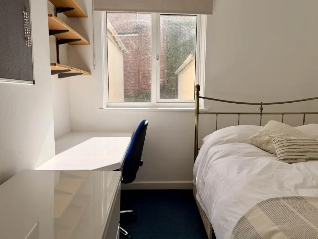 6 bedroom house for rent