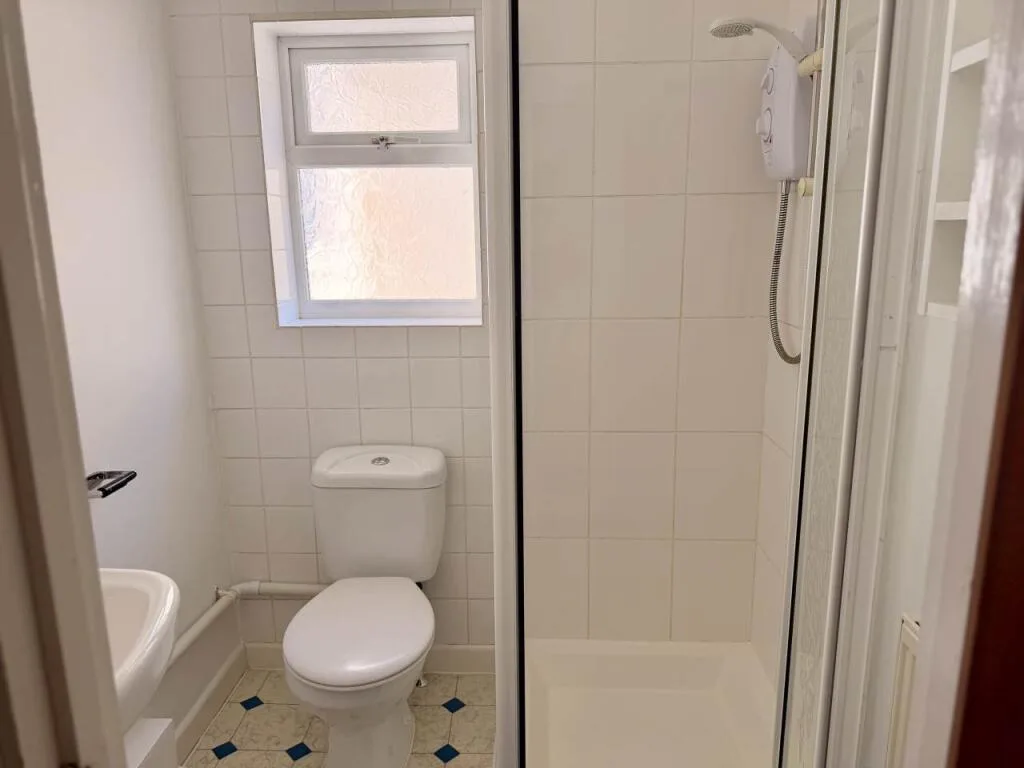 6 bedroom house for rent