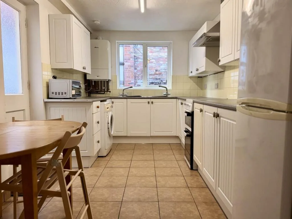 6 bedroom house for rent