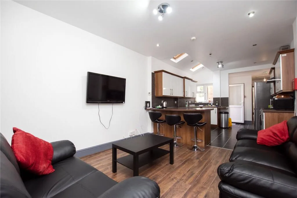 7 bedroom house for rent
