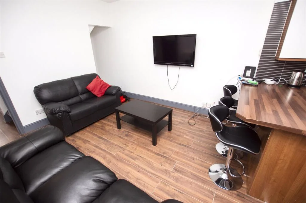 7 bedroom house for rent