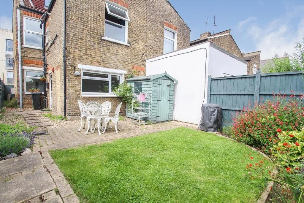 2 bedroom ground floor flat for rent