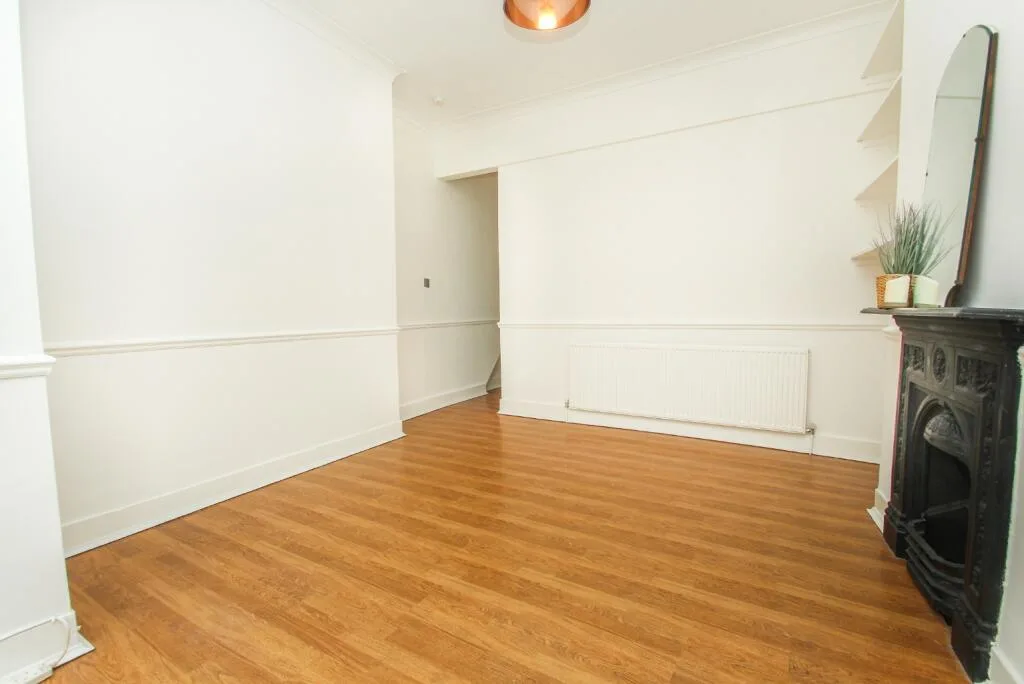 2 bedroom ground floor flat for rent