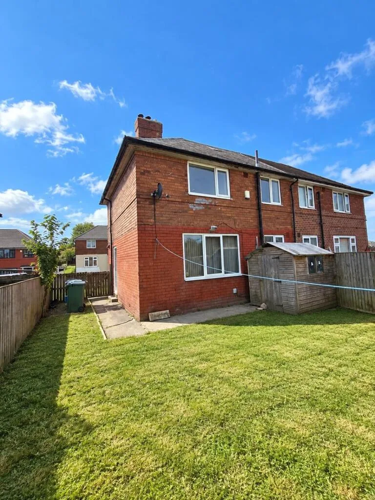 4 bedroom semi-detached house for rent