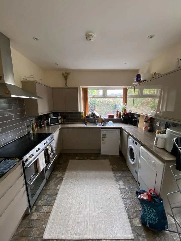 6 bedroom terraced house for rent