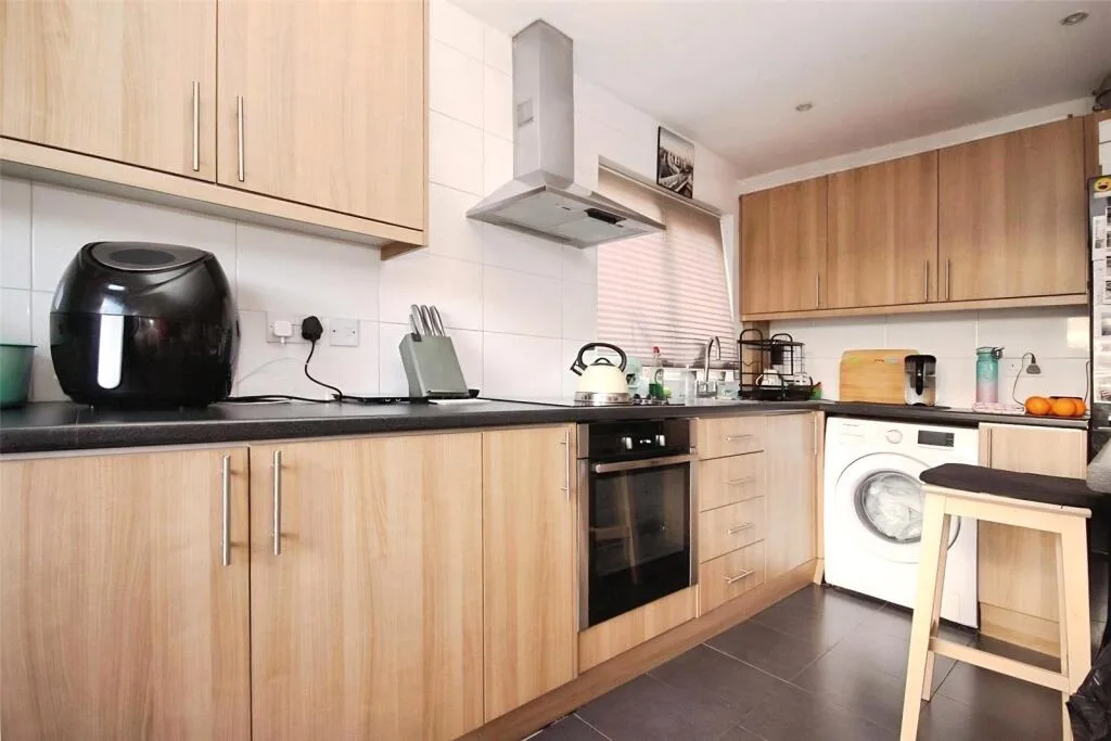 2 bedroom maisonette for rent
