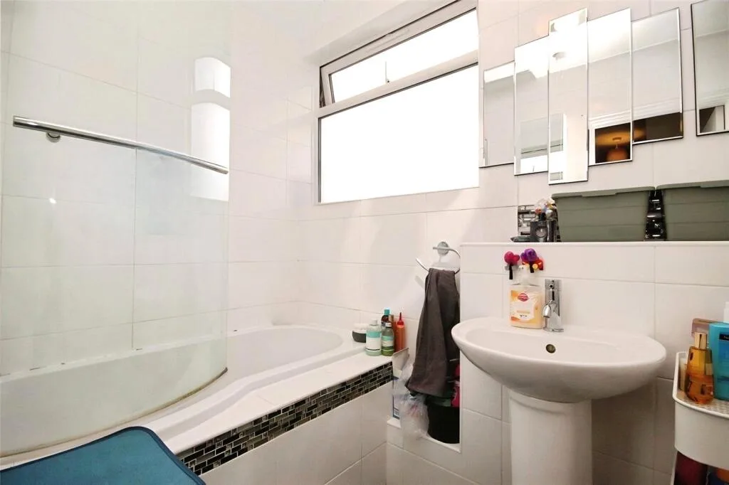2 bedroom maisonette for rent