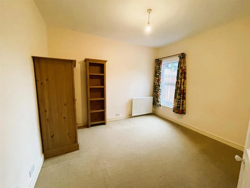 2 bedroom maisonette for rent