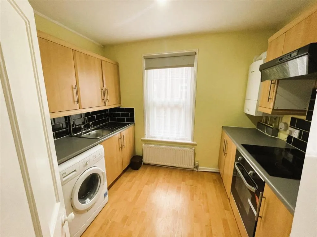 2 bedroom maisonette for rent