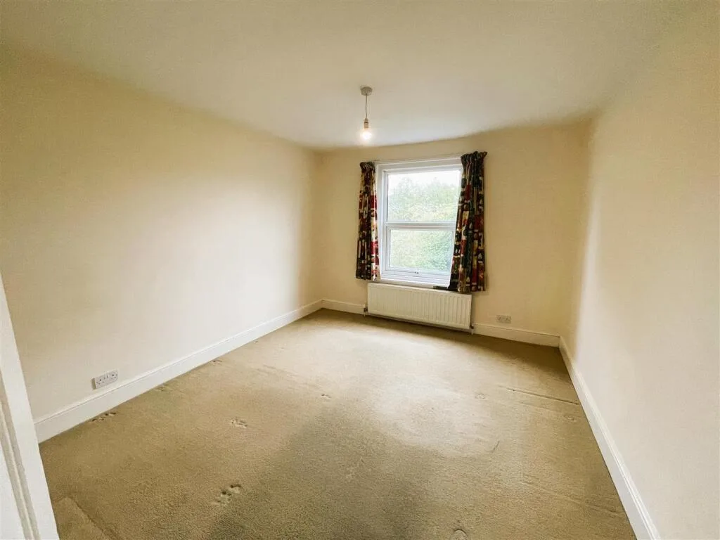 2 bedroom maisonette for rent