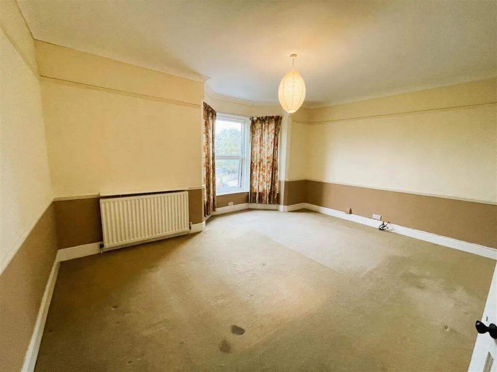 2 bedroom maisonette for rent