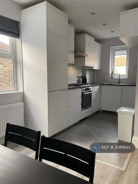 3 bedroom maisonette for rent