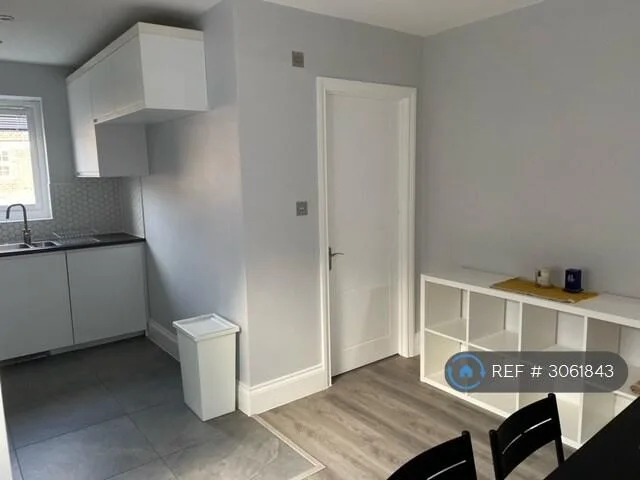 3 bedroom maisonette for rent