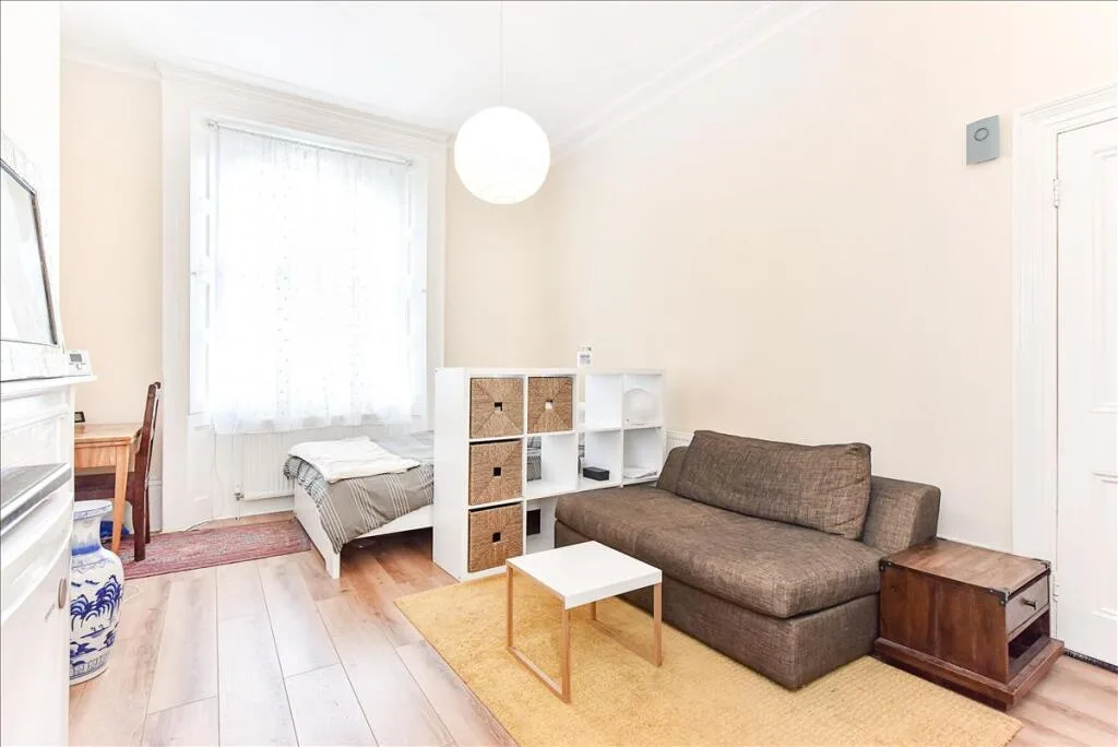 Studio flat for rent