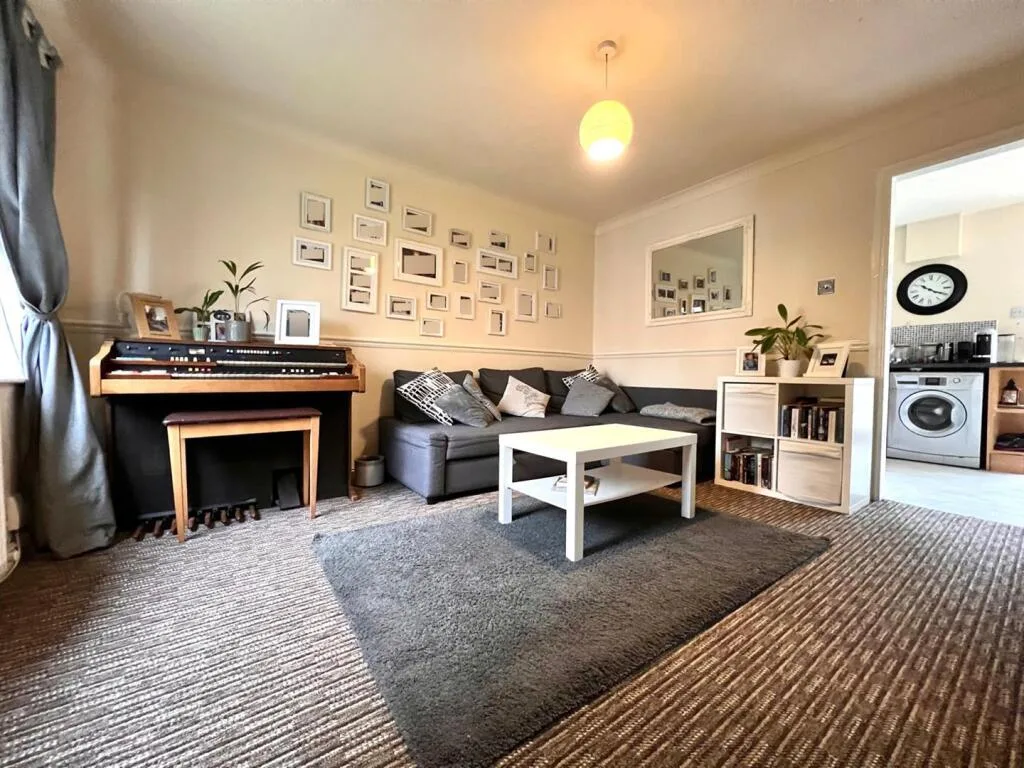3 bedroom semi-detached house for rent